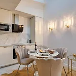 348 Ponthieu - Superb In Lejlighed *