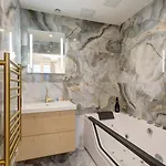 348 Ponthieu - Superb In