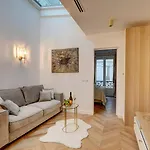 348 Ponthieu - Superb In Lejlighed *