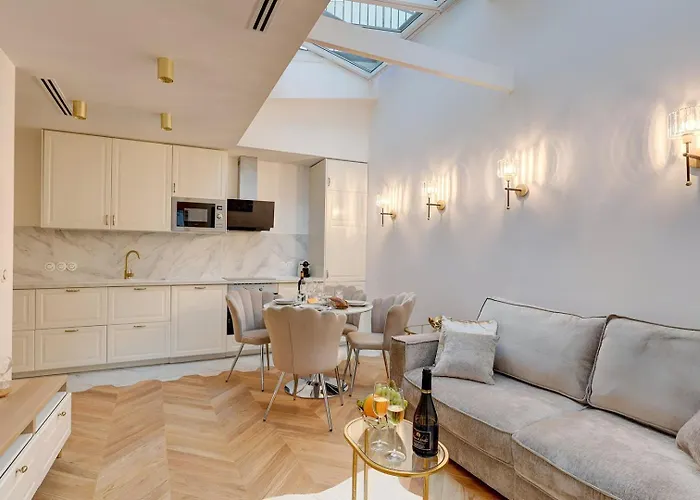 348 Ponthieu - Superb In Paris