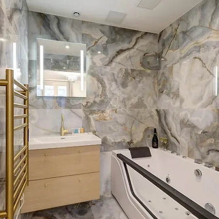 348 Ponthieu - Superb In