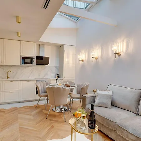 348 Ponthieu - Superb In Paris