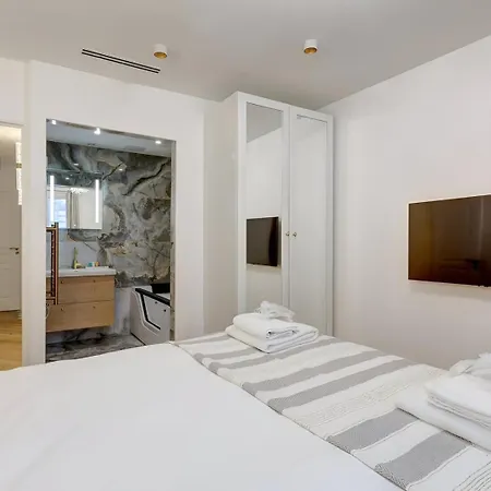 348 Ponthieu - Superb In