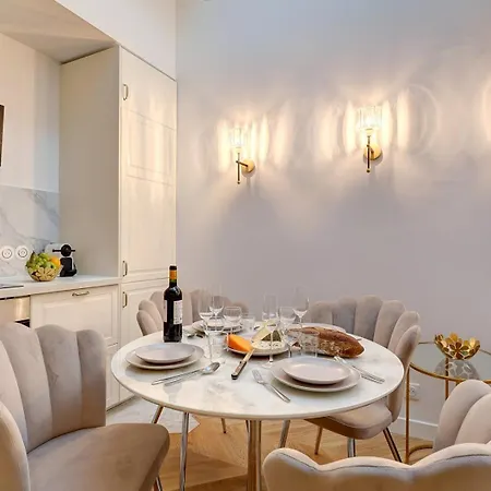 348 Ponthieu - Superb In *