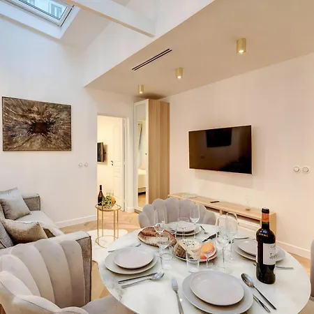 348 Ponthieu - Superb In Paris