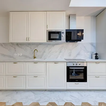 348 Ponthieu - Superb In * Paris