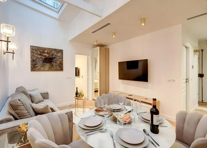 348 Ponthieu - Superb In Parigi