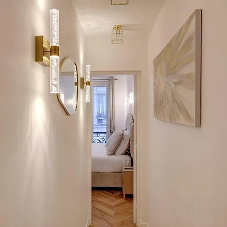 348 Ponthieu - Superb In * Париж