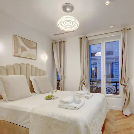 348 Ponthieu - Superb In * Париж