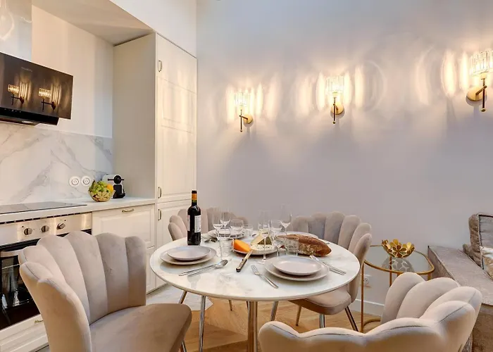 348 Ponthieu - Superb In *