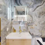 348 Ponthieu - Superb In